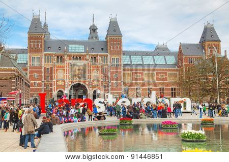 I Amsterdam Slogan With Crowd Of Tourists