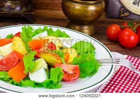 Tomato, Sweet Pepper with Egg and Bruschetta Studio Phoro