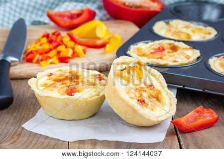 Mini quiche with chicken and bell pepper