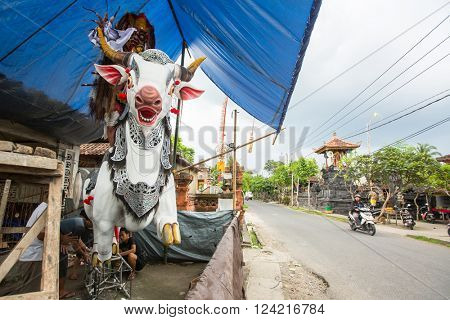 UBUD, INDONESIA - MAR 5, 2016: Unidentified local people during built Ogoh-ogoh are statues for the Ngrupuk parade, which takes place on the eve of Nyepi day. Nyepi is a public holiday in Indonesia.