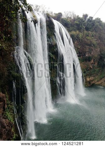 Huangguoshu Waterfall , Guizhou , China .