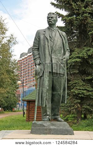 Moscow, Russia - August 02, 2008: Old Sculptures Of Maxim Gorky In Muzeon Art Park (fallen Monument