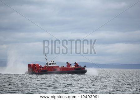 Coast Guard Hovercraft in corso