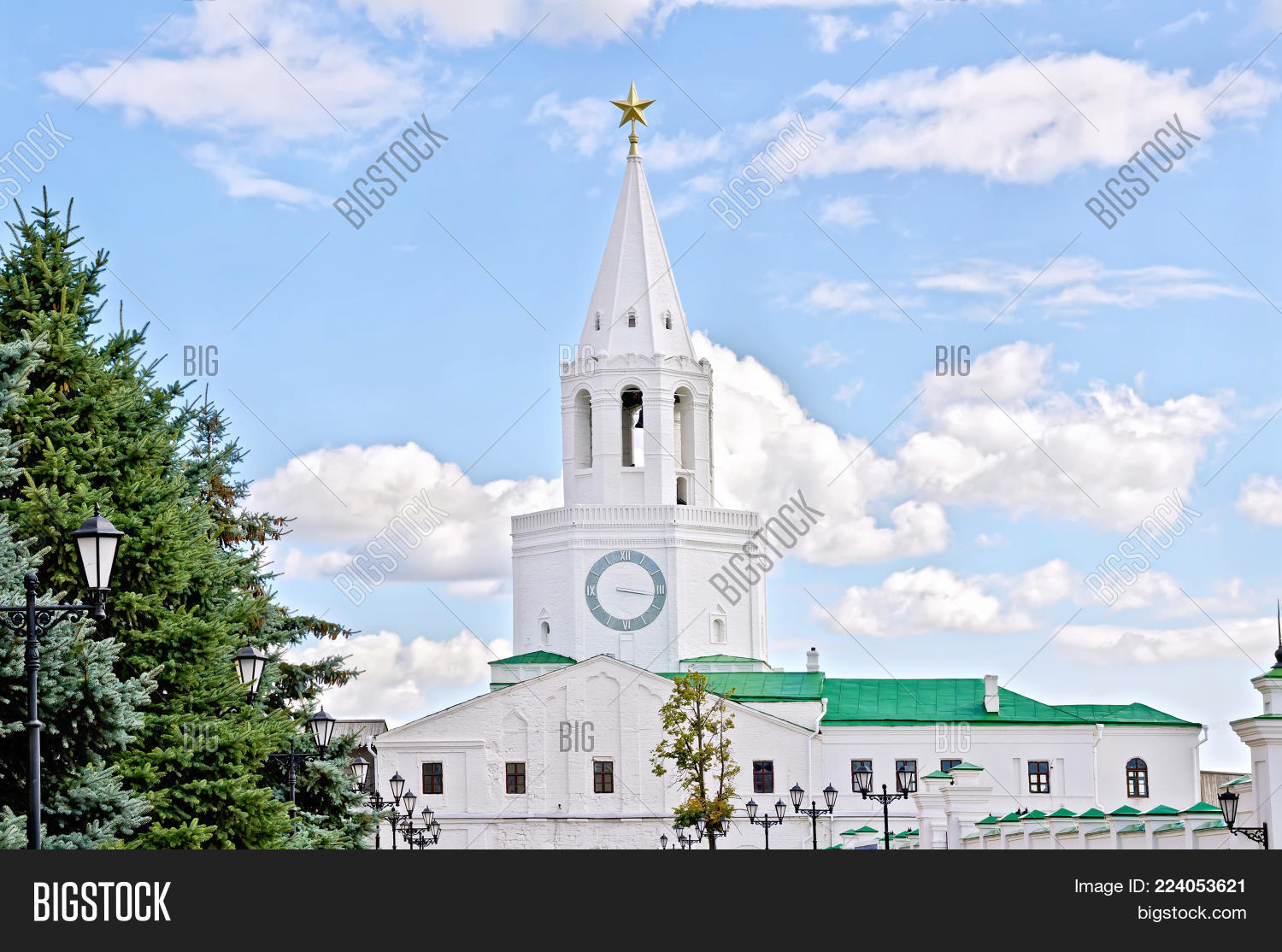 Часы Спасской башни Казанского Кремля. Кремль башня часы Казань. Часы на Спасской башне Казань. Казань Кремль часы