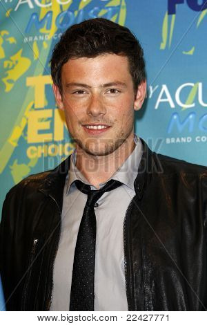 LOS ANGELES - AUG 7: Cory Monteith im Presseraum an der 2011 ausgezeichnet Teen Choice bei Gibson Amphi