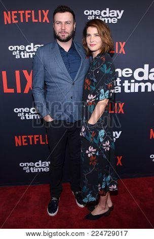 LOS ANGELES - JAN 24:  Taran Killam and Cobie Smulders arrives for Netflix's 'One Day At A Time' Season 2 Premiere on January 24, 2018 in Hollywood, CA                