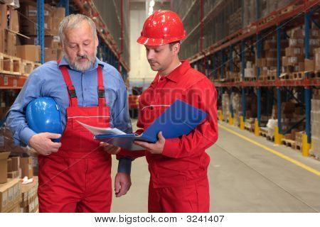 수석 작업자 및 관리자 창 고에