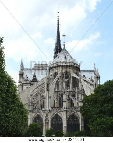 L'arrière de la cathédrale Notre-Dame de Paris