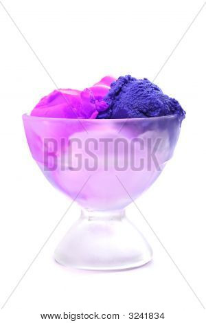 ไอศกรีมสีฟ้า Adn ม่วงมากกว่าสีขาว