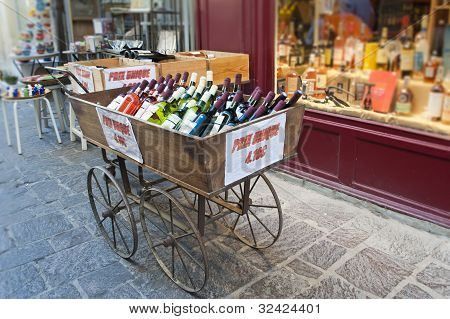 Vinotéka v Uzes Francie