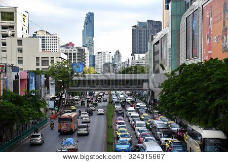 Bangkok, Thailand, 09.10.2019: Heavy Traffic On The Phayathai Road With A View Of An Overpass And Ki