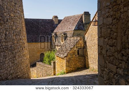 The medieval town of Beynac rising on a limestone cliff above the Dordogne River. France, Dordogne department, Beynac-et-Cazenac