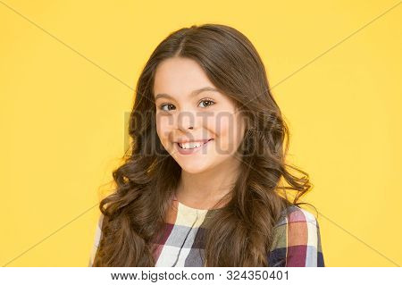 Curve Soft Curl Tong. Loose Yet Polished Looking Curls. Fashion Trend. From Tightly Defined Ringlets