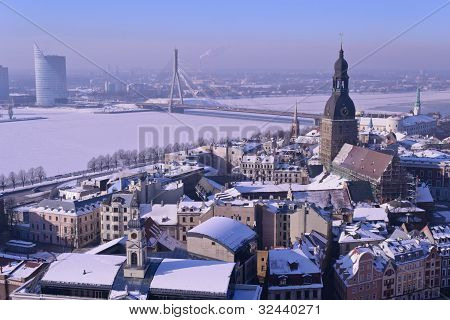 La vue panoramique de Riga en hiver