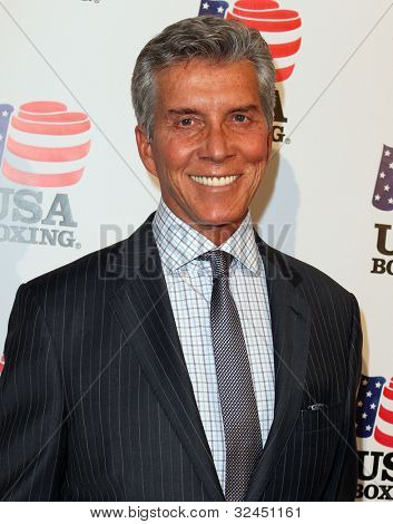 ผู้ประกาศเบเวอร์ลี่ฮิลล์ CA. - 24 เมษายน: มวยข่าว Michael Buffer มาที่ประโยชน์มวยสหรัฐอเมริกาที่ 