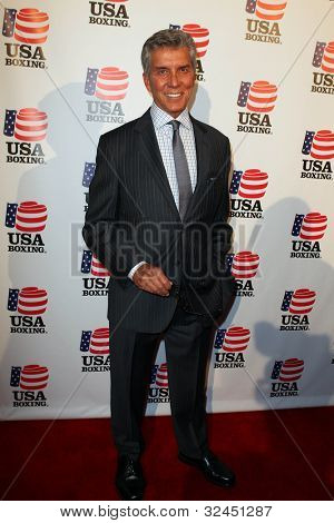ผู้ประกาศเบเวอร์ลี่ฮิลล์ CA. - 24 เมษายน: มวยข่าว Michael Buffer มาที่ประโยชน์มวยสหรัฐอเมริกาที่ 