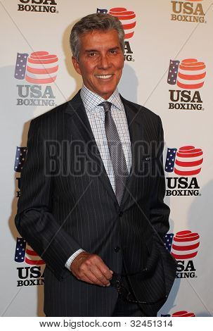 ผู้ประกาศเบเวอร์ลี่ฮิลล์ CA. - 24 เมษายน: มวยข่าว Michael Buffer มาที่ประโยชน์มวยสหรัฐอเมริกาที่ 