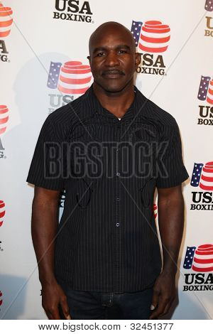 BEVERLY HILLS, CA. - APRIL 24: boksning legende Evander Holyfield ankommer til USA boksning fordel på 