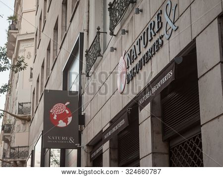 Lyon, France - July 14, 2019: Nature Et Decouvertes Logo On Their Main Store For Lyon. Nature Et Dec