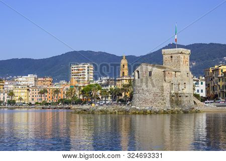 Italian Castles On Sea Italian Flag - Castle Of Rapallo , Liguria Genoa Tigullio Gulf Near Portofino