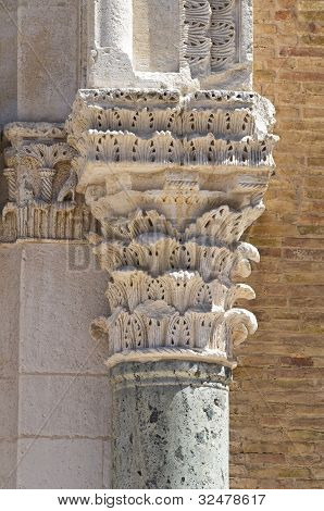Katedrální bazilika. Lucera. Puglia. Itálie.