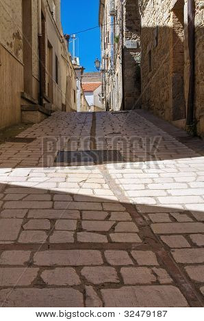 Yolun. Pietramontecorvino. Puglia. İtalya.