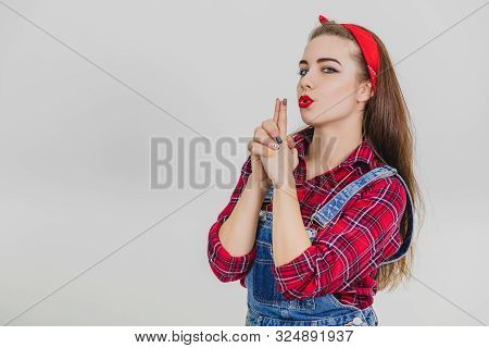 Adventurous Pretty Girl Standing Holding Her Hands Like A Pistol, Looking Confident.