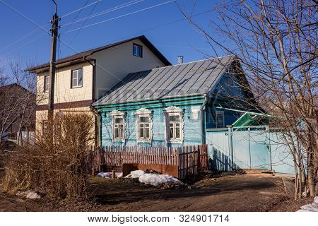 Maloyaroslavets, Russia - April 2018: Type Of Urban Development In Maloyaroslavets, Ivanovskaya Stre