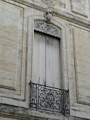 Zdobené okno v Montpellier