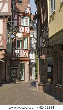เมืองเก่า Wertheim ในขณะร้อน