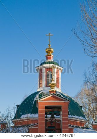 Ortodokse kirke i Rusland. Vinterdag.