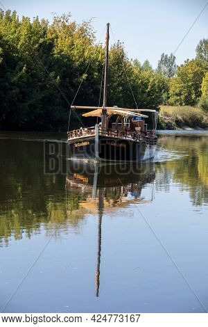 Beynac Et Cazenac, Dordogne, France - September 4, 2018: A Tourist Boat, In French Called Gabare, On