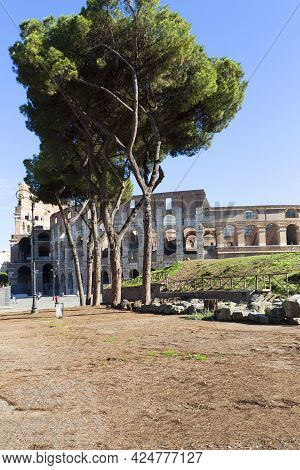 Rome, Italy - October 8, 2020: Colosseum, 1st Century Antique, Oval Amphitheatre In The Centre Of Th