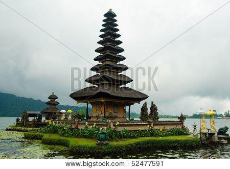 Water temple at Bratan lake, ulun danu bedungul, Bali