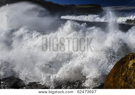 Splashing Wave