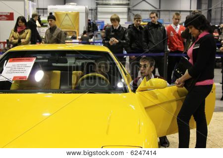 Auto-tentoonstelling. Rusland. St.-petersburg. 2009