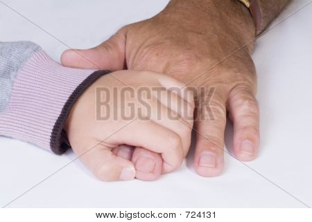 Mano di bambino Holding Granfathers
