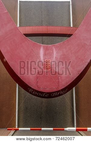 Open bridge showing the road going up en a red and white barrier