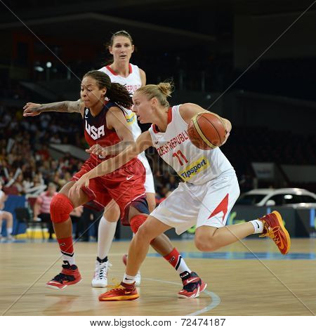Katerina Elhotova and Seimone Augustus