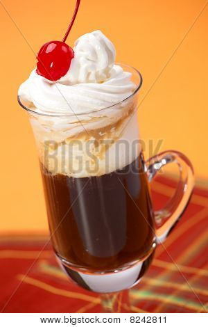 B-52 커피 칵테일-커피를 따뜻하게