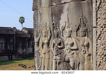 Apsaras Bas-Relief in Angkor Bereich