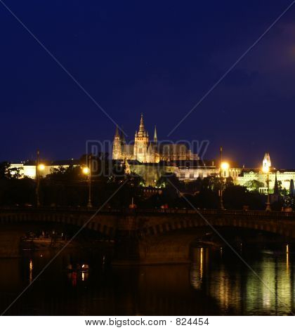 Pragerburg in der Nacht