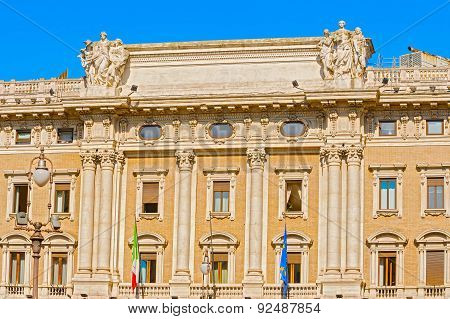 Palazzo Colonna,  Galleria Di Piazza Colonna In Rome, Italy.
