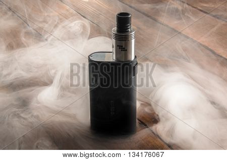 Adjustable electronic cigarette, Non carcinogenic alternative for smoking, vape