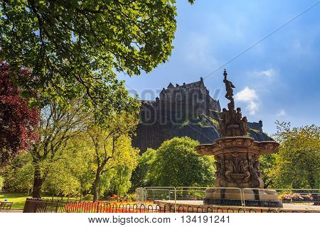 Ross fountain landmark in Pincess Street Gardens and Edinburgh Castle Scotland UK