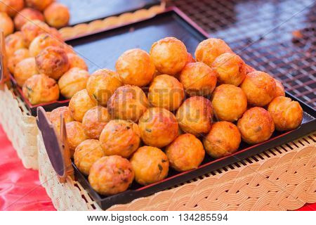 Making Homemade Japanese Traditional food - TAKOYAKI (octopus dumplings)