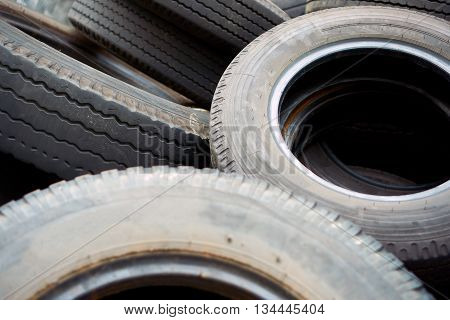 recycle old used black tyres for car