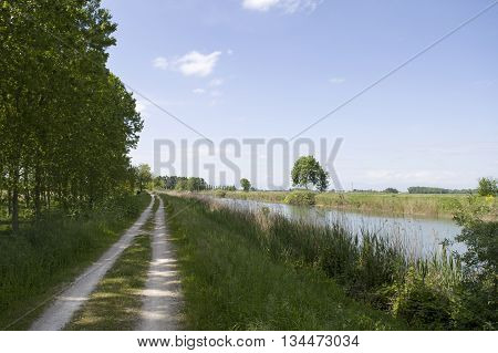 The way along the river and the spring