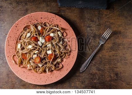 Spaghetti With Mozzarella, Cherry Tomatoes And Arugula
