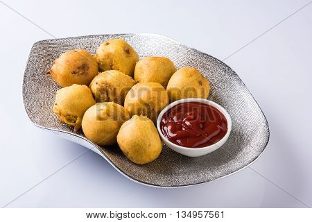 indian snacks also known as urad daal vada or indian pakoda or couth indian pakora or batata vada or aalu bonda or aalu bonde